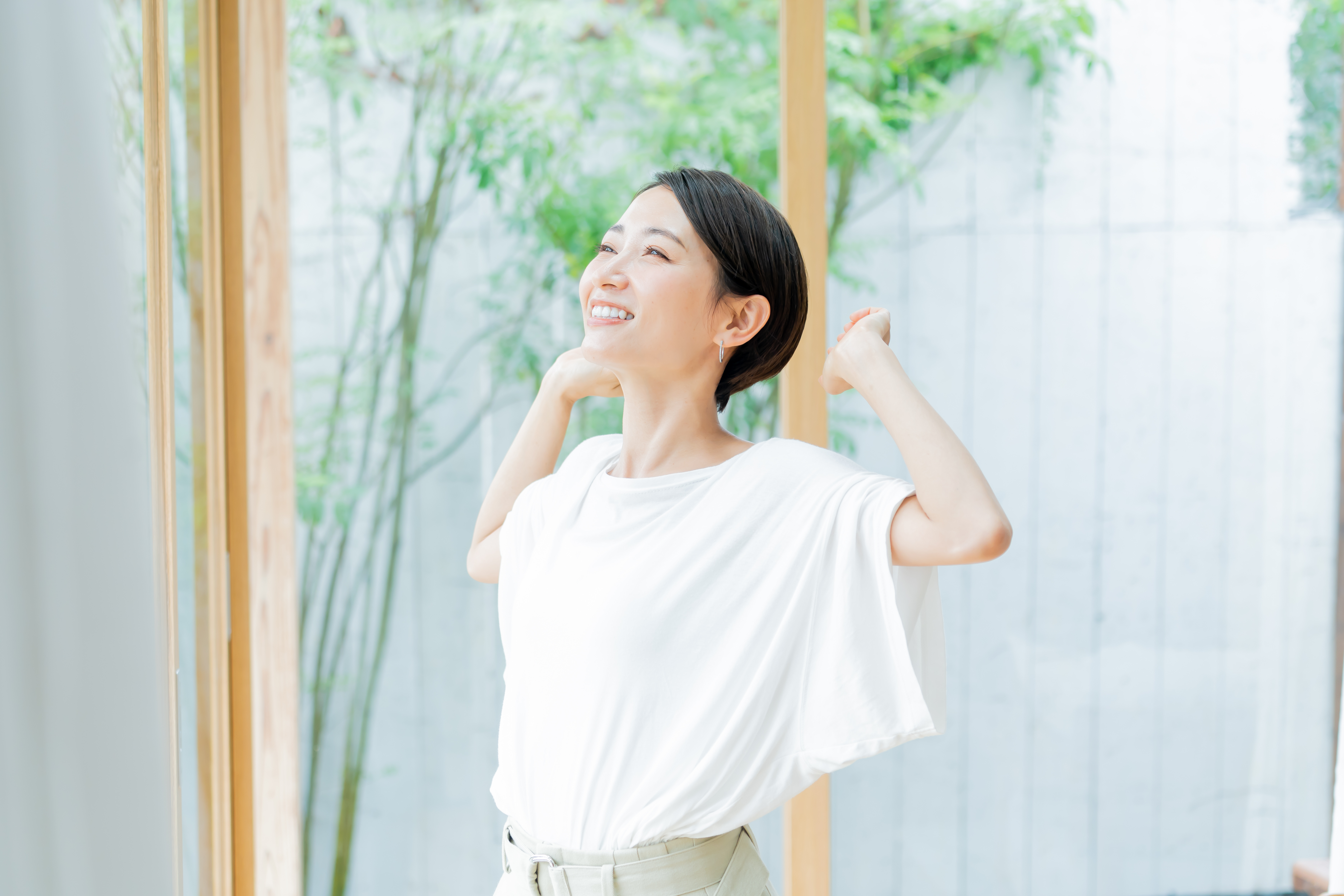 肩が軽くなり笑顔の女性